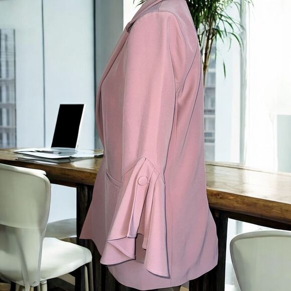 L'ATISTE Mauve Tailored Blazer with Notched Lapels and Ruffle Sleeves Size Small - Picture 2 of 7